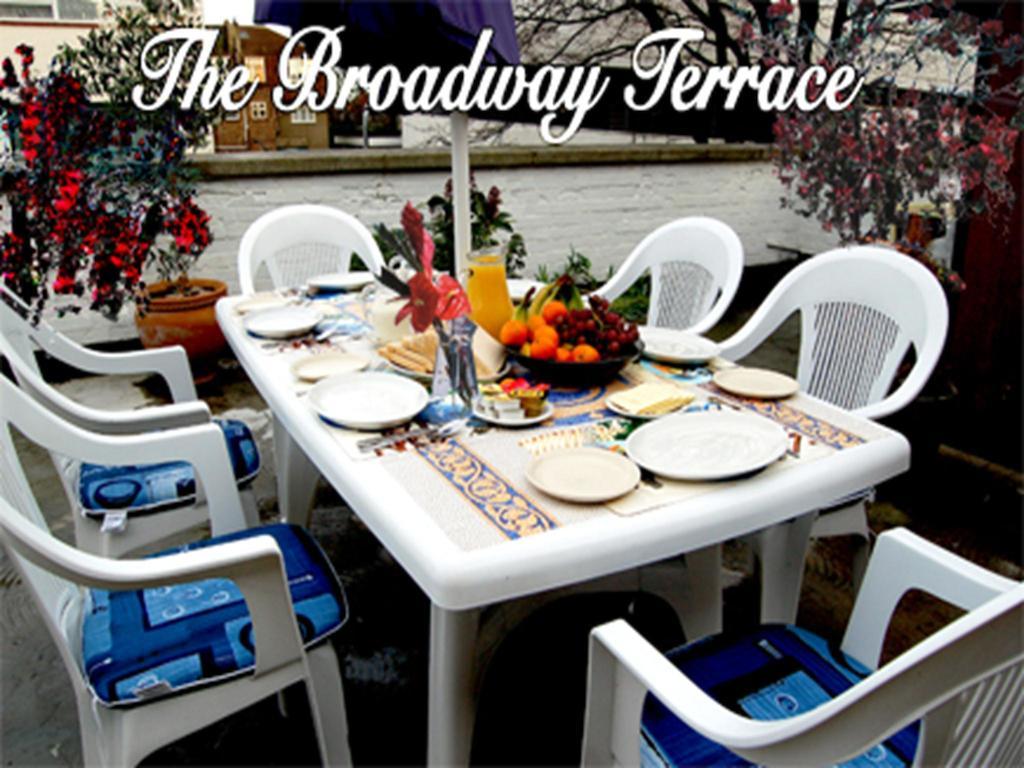 Broadway Lodge Bed And Breakfast Surbiton Экстерьер фото