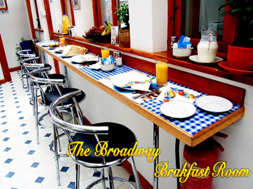 Broadway Lodge Bed And Breakfast Surbiton Экстерьер фото