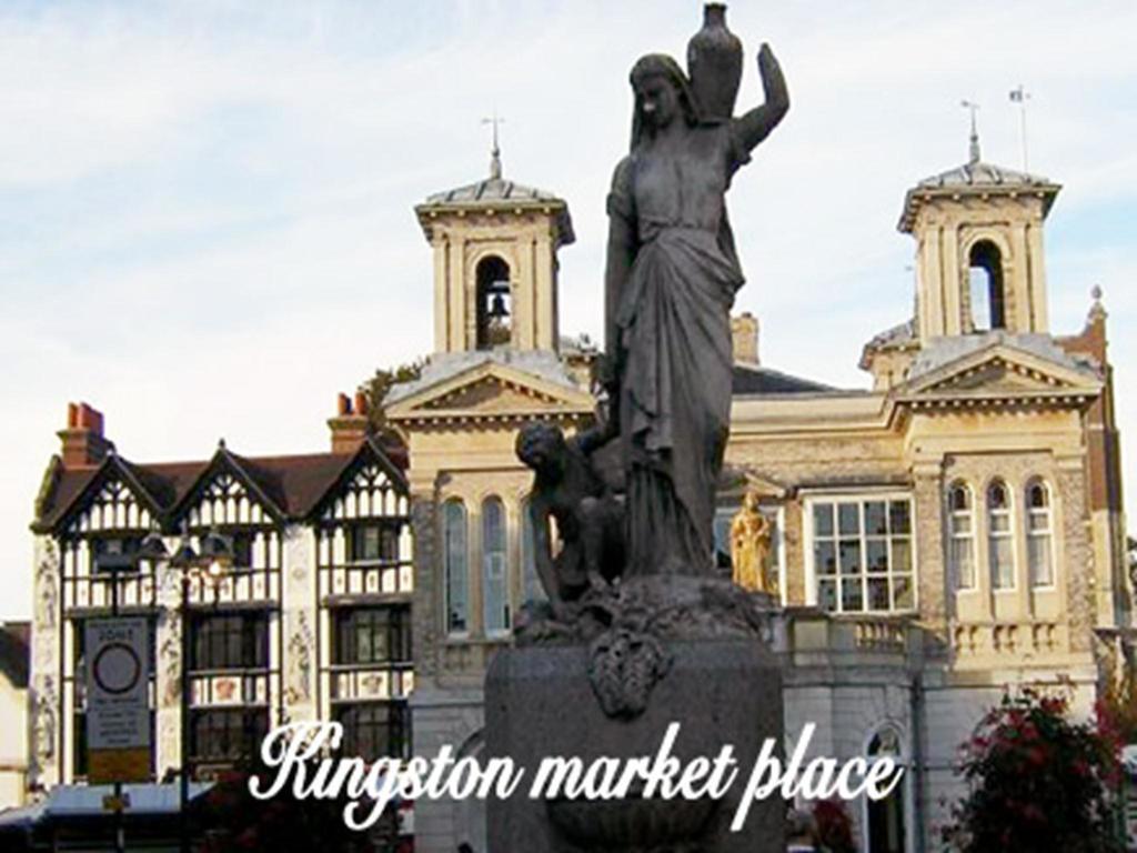 Broadway Lodge Bed And Breakfast Surbiton Экстерьер фото