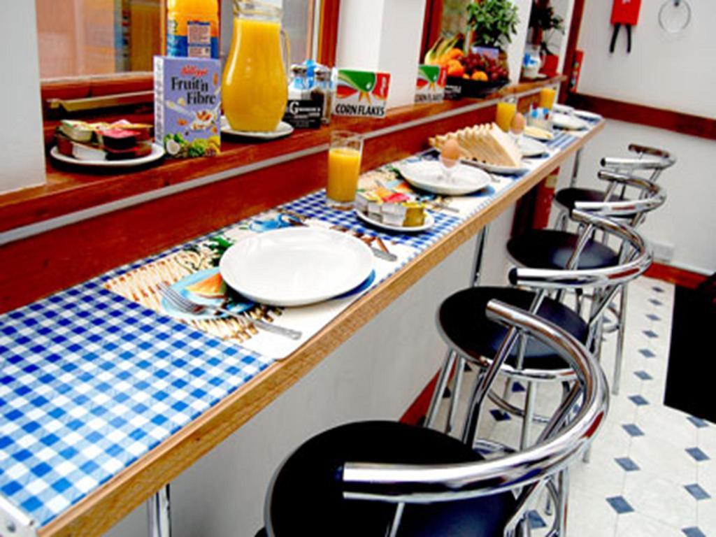 Broadway Lodge Bed And Breakfast Surbiton Экстерьер фото